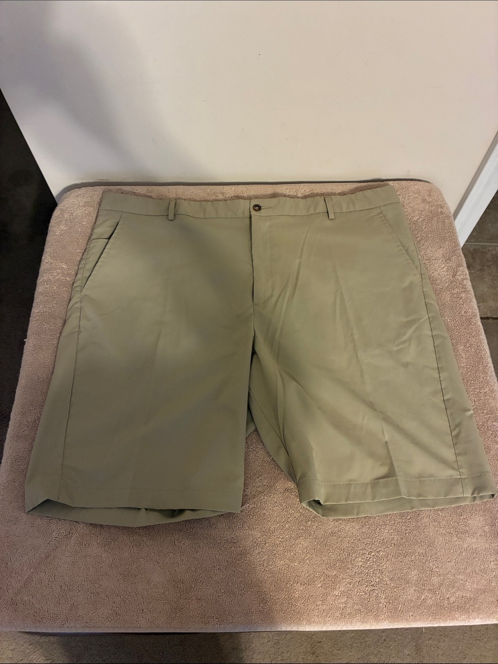 Men’s Greg Norman Collection Beige size 44 Flat-Front Performance Shorts